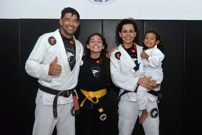Alunos no tatame BJJ Family Putim